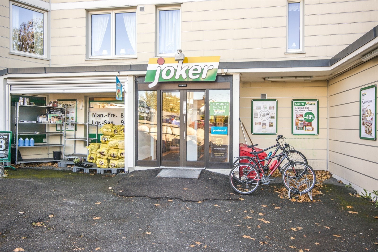 Kort gange til joker med søndagsåpen butikk. Galleribilde