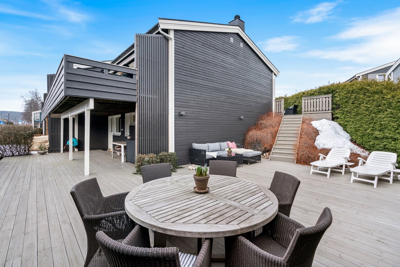 17.mai eller andre arrangement blir aldri et problem med disse uteplassene. Galleribilde