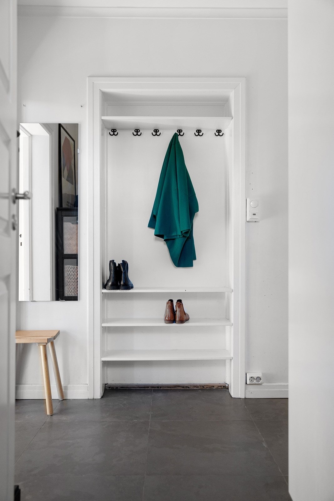 Entréen har god plass til oppbevaring av sko og yttertøy. Galleribilde