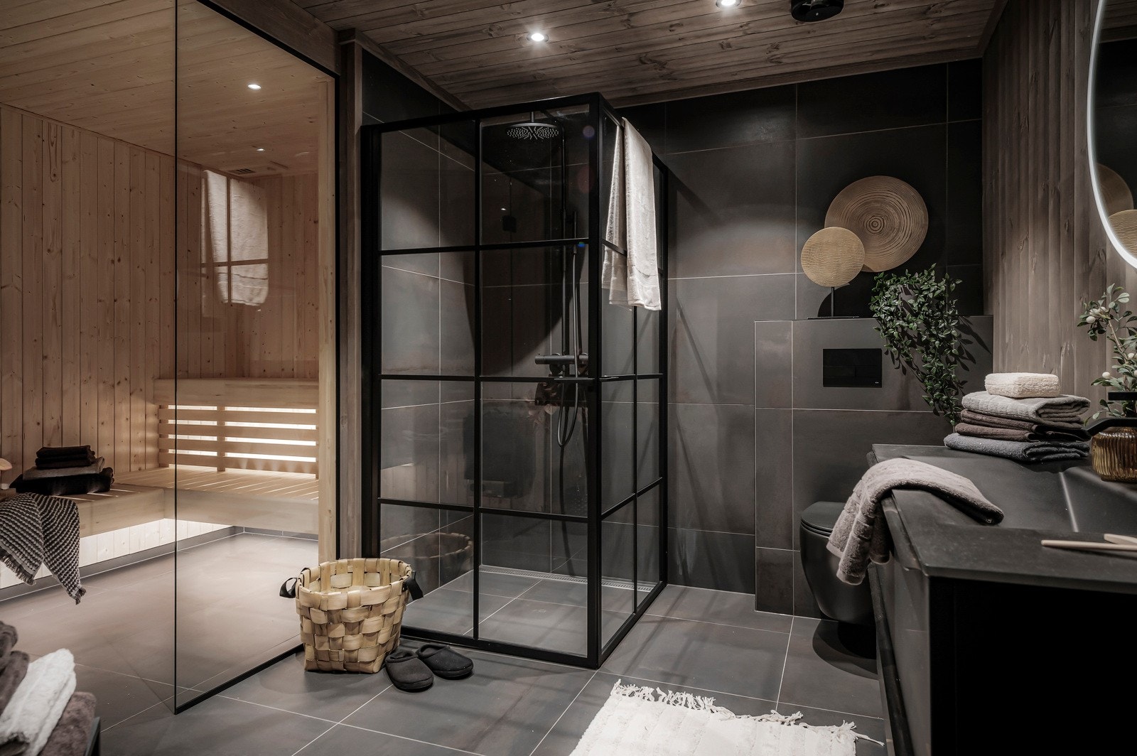 Fantastisk bad med eksklusiv badstue med glassvegger og -dør! Dette må oppleves! Galleribilde