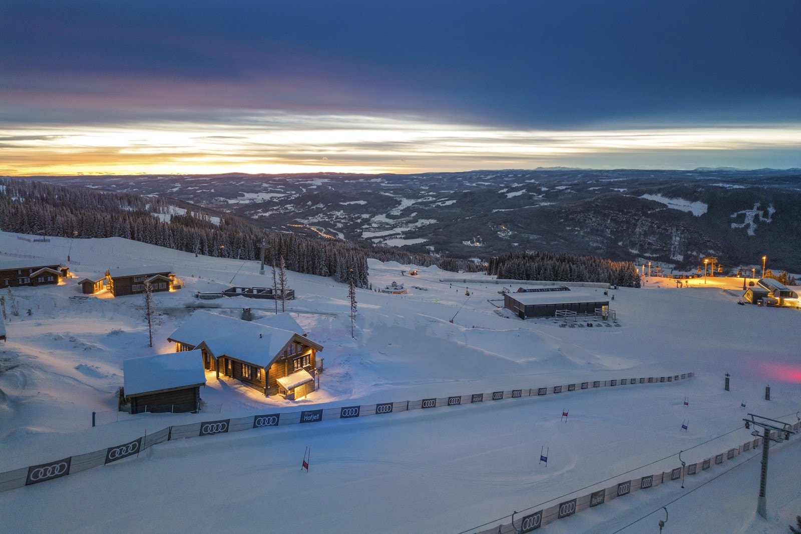 Her snakker vi 100 % ski inn og ut OG rå utsikt! Galleribilde