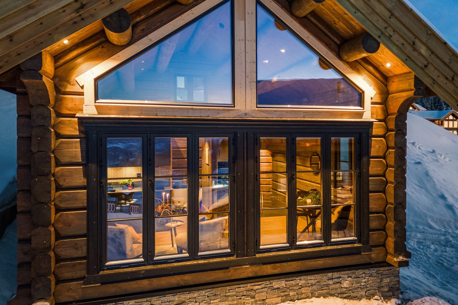 Nydelig design med store vinduer Galleribilde