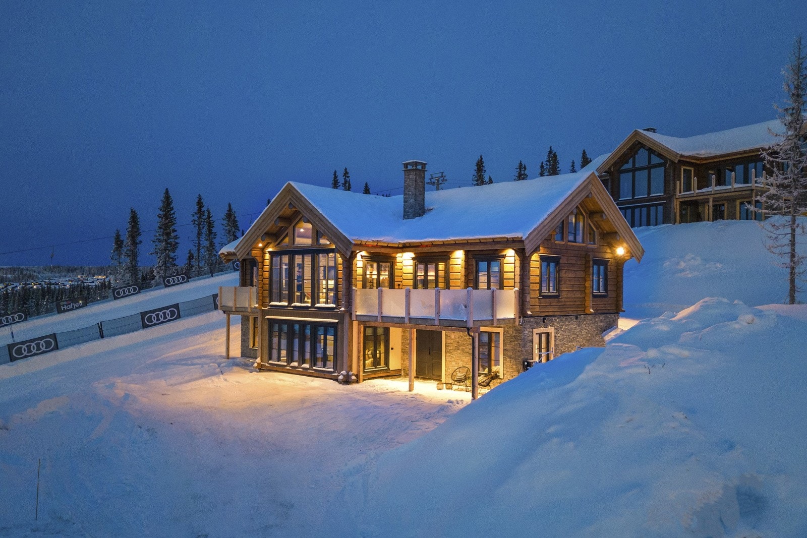 Eksklusiv tømmerhytte i et flott design! Galleribilde