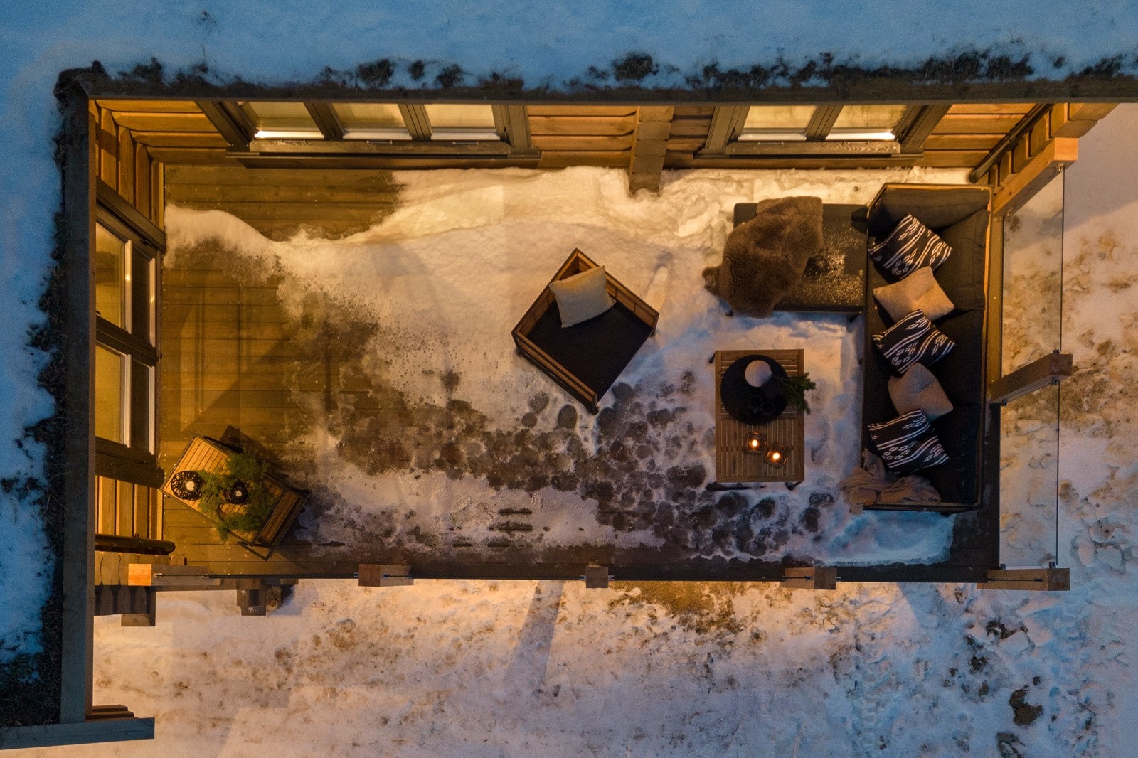 En av hyttas to verandaer Galleribilde