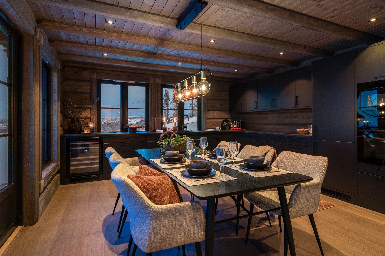 Her kan man nyte gode måltider og utsikten Galleribilde