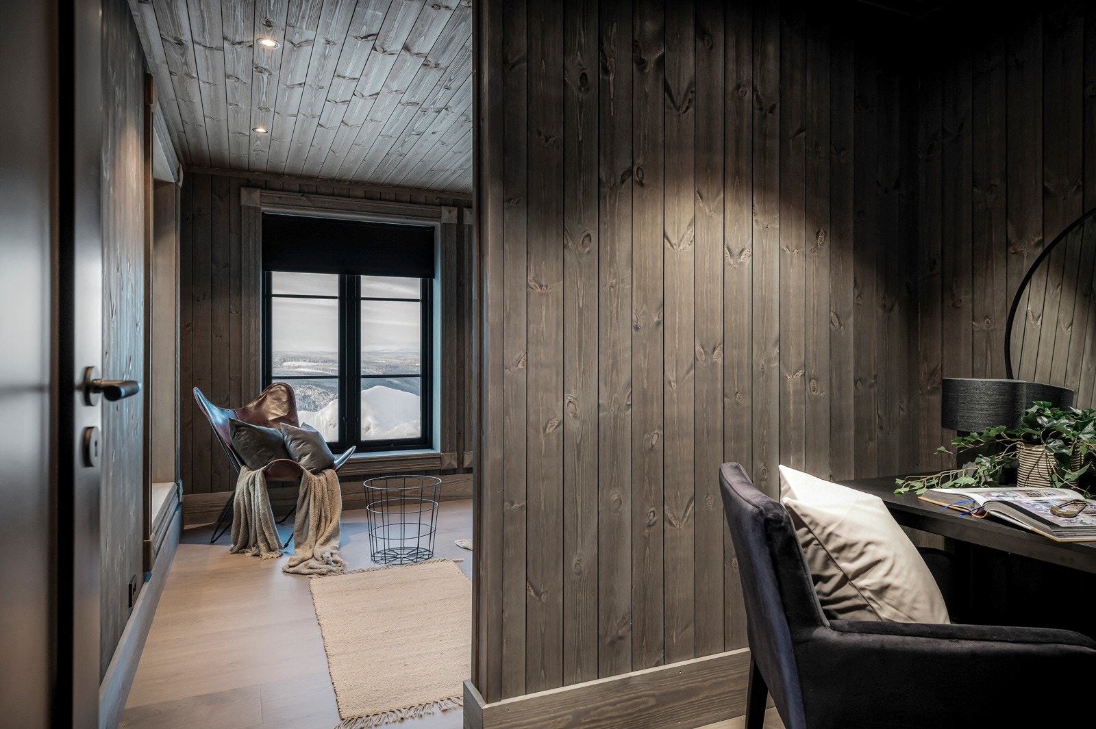 Romslig soverom med garderobemuligheter. Galleribilde