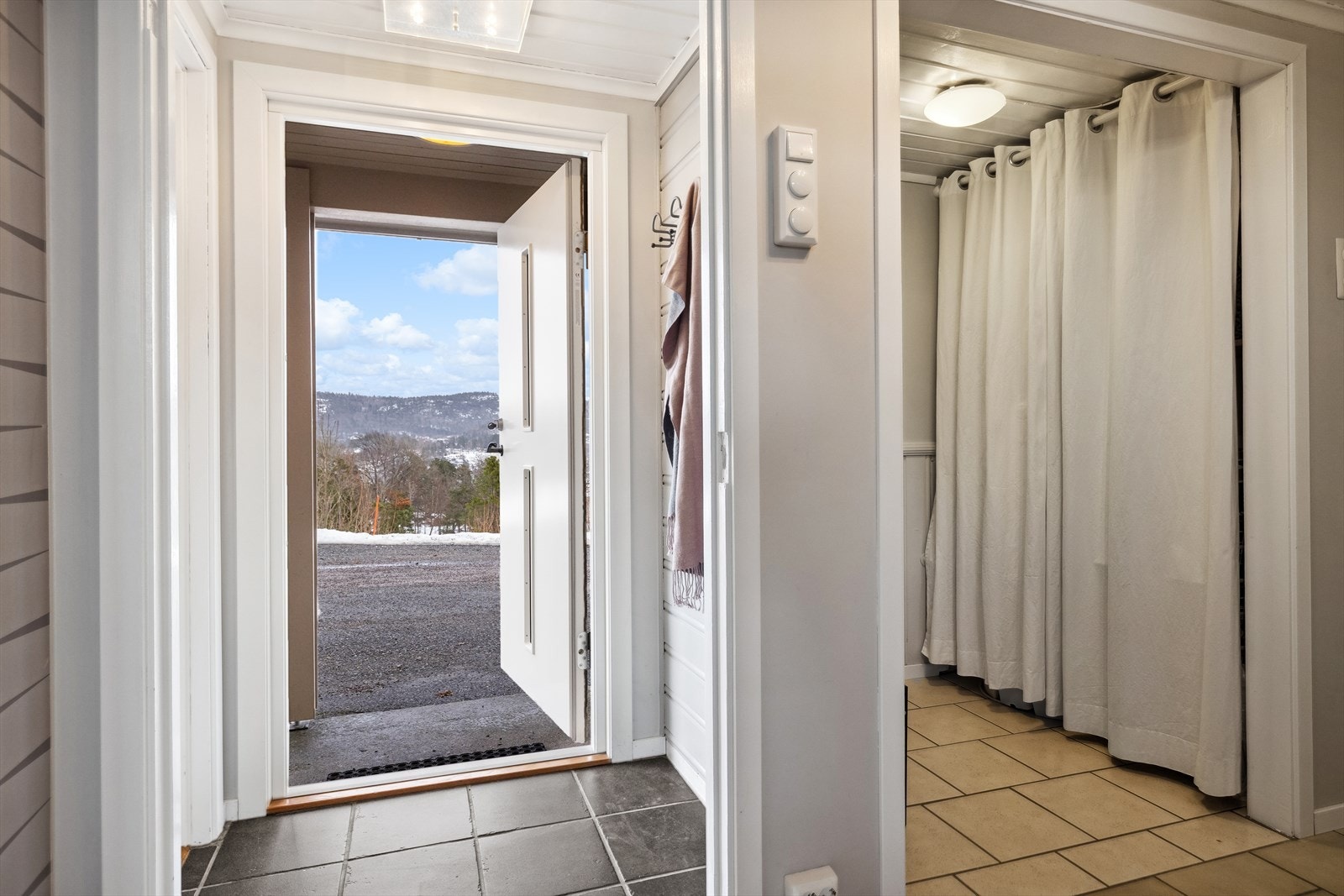 Entré og bodareal. Galleribilde