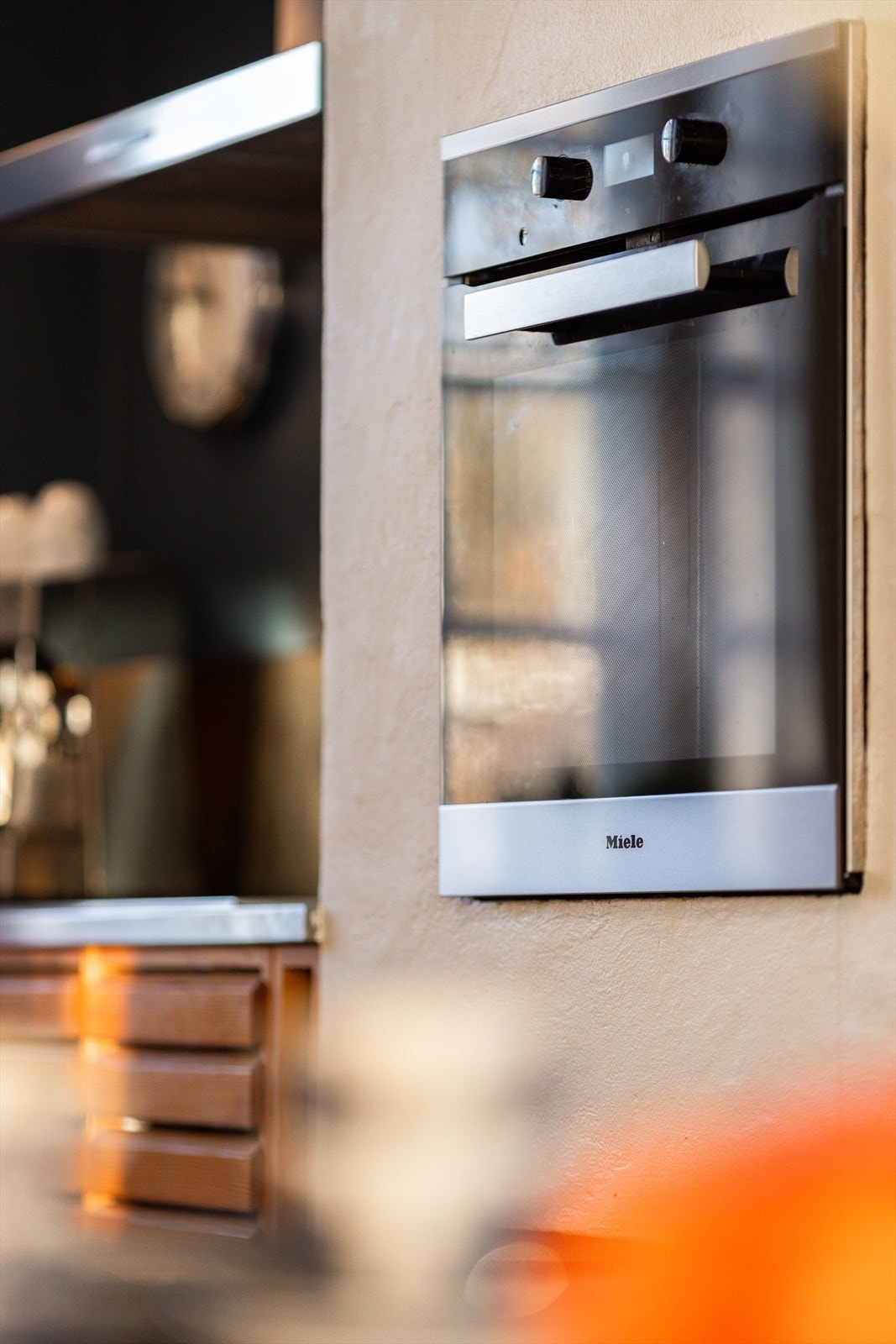 Videre er det Miele H 6460 BP ovn, KM 6386 6 plater induksjonstopp, 90 cm og aktiv (bluetooth) DA 429-6 vegghengt ventilator med stor kapasitet med avtrekk rett ut. Galleribilde