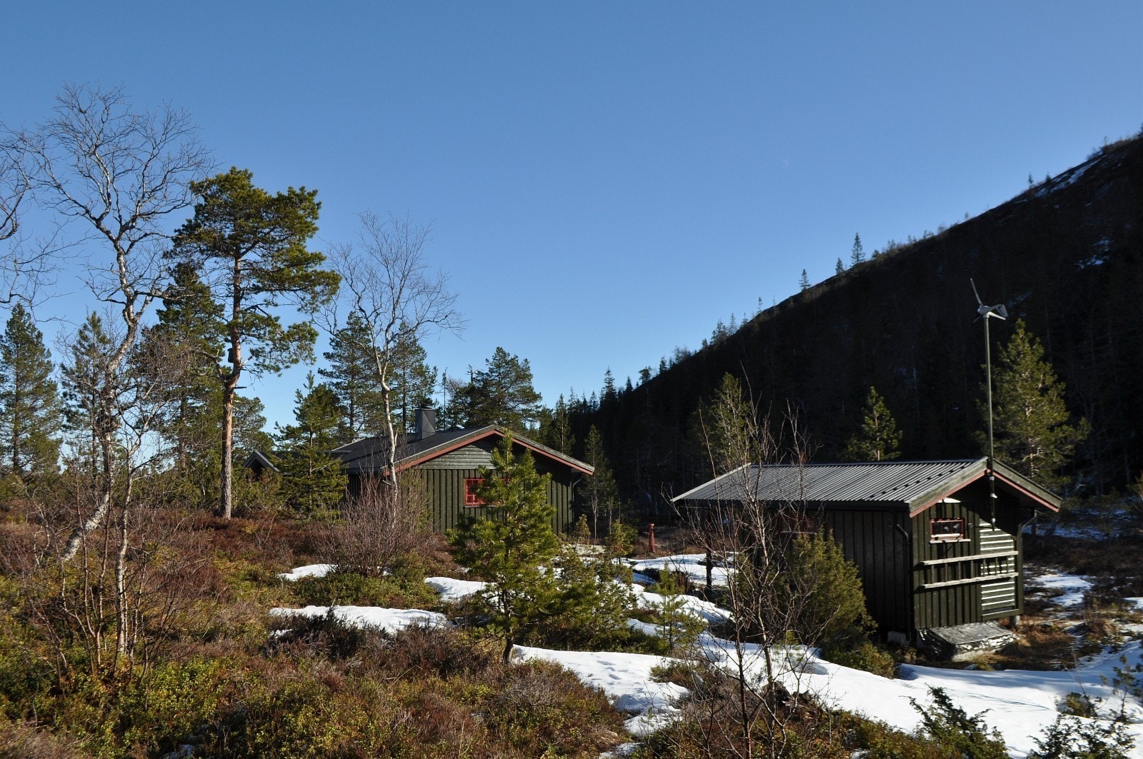 I tillegg til uthus på inntil 15 kvm. gir reguleringsplanen for Vassdølin hytteområde muligheter for båtopplag/naust Galleribilde