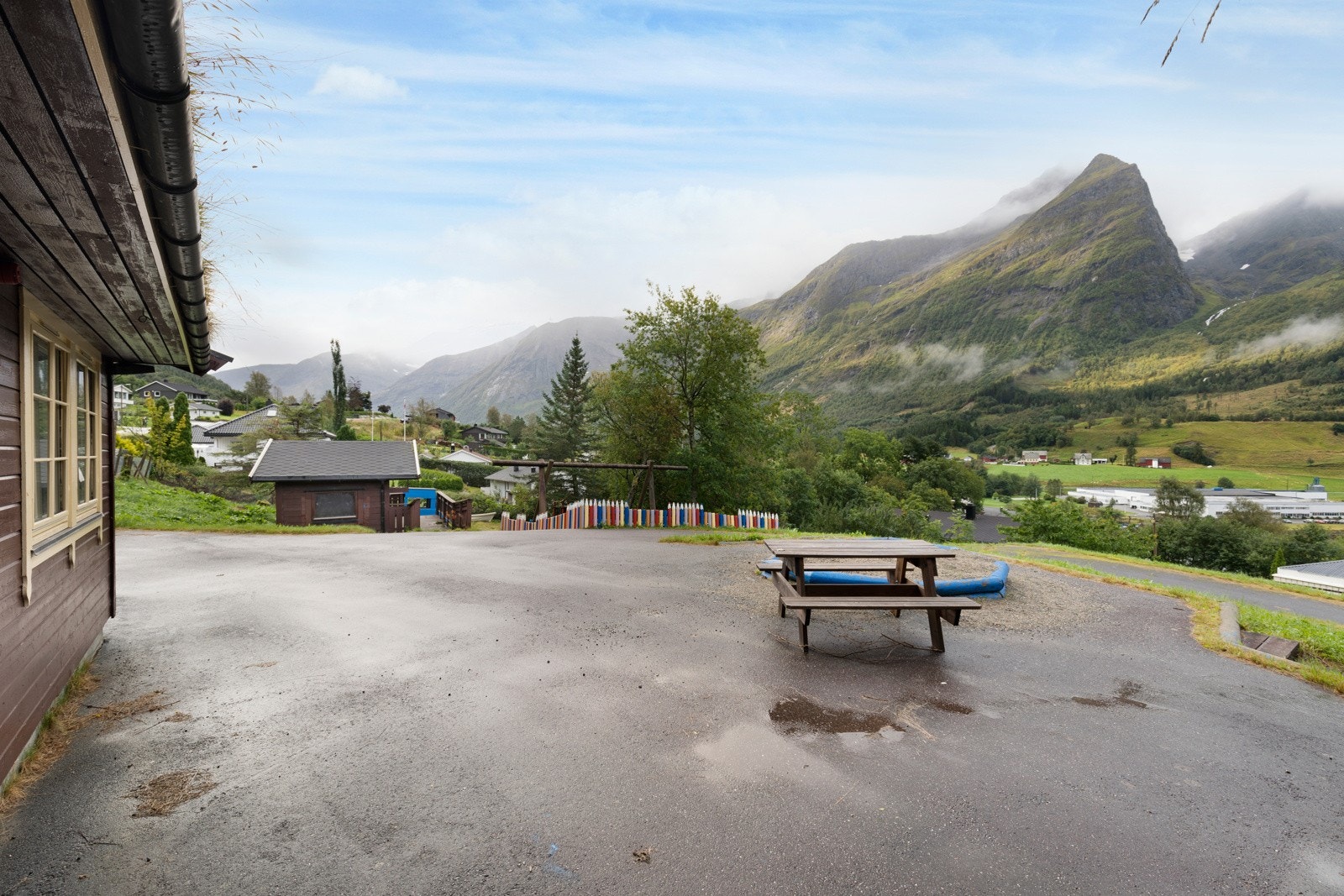 Fra tomten er det flott utsikt. Galleribilde