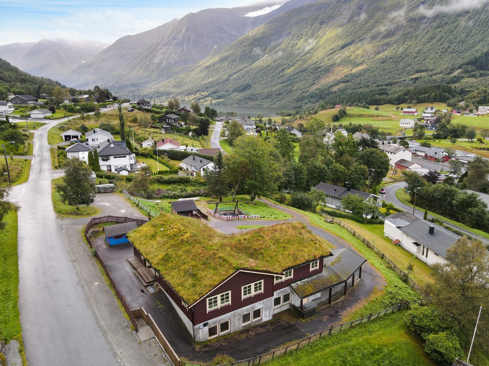 Eiendommen er under omregulering fra offentlig og privat tjenesteyting til boligformål. Galleribilde