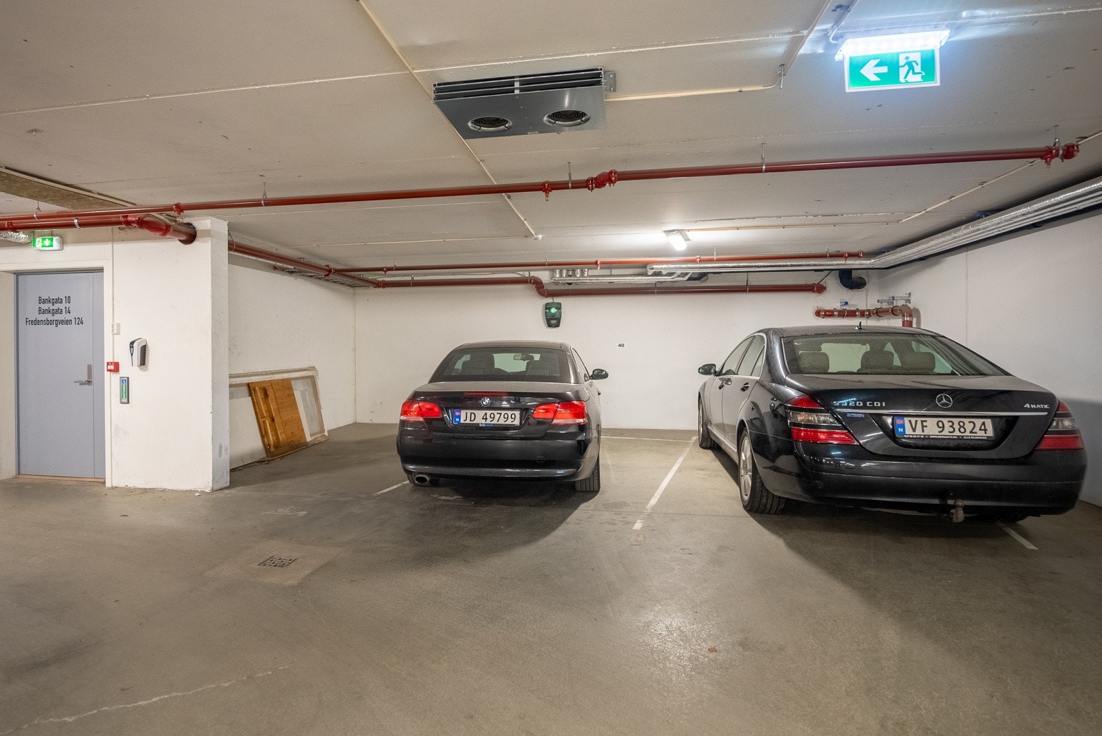 Leiligheten disponerer 2 parkeringsplasser Galleribilde