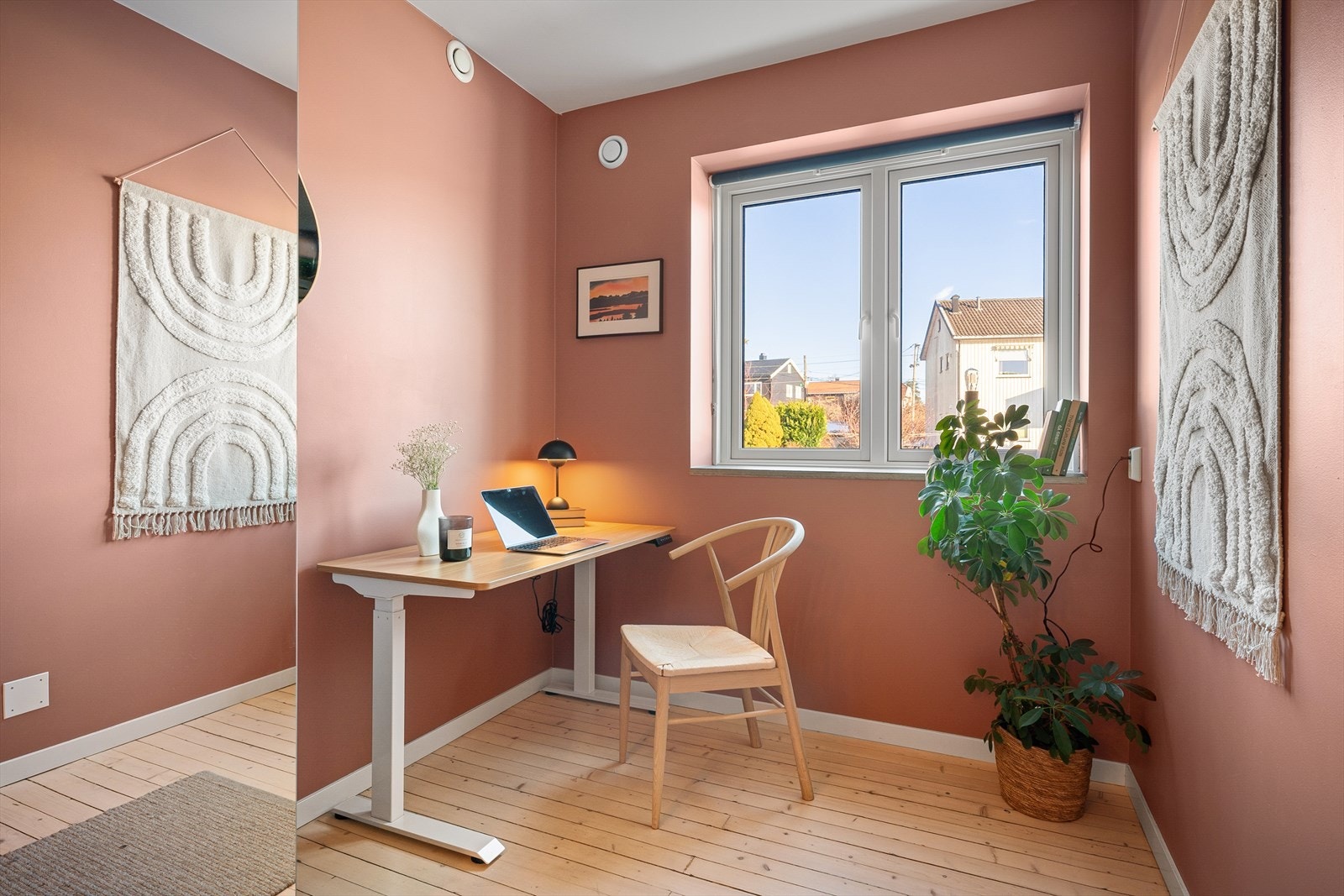 Rommet er i dag innredet som kontor, men passer også fint til soverom eller gjesterom. Galleribilde
