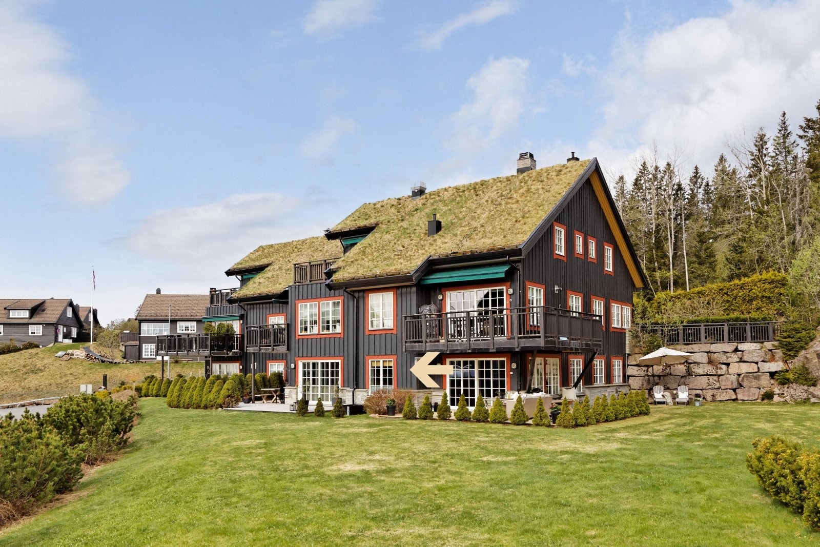 Stor felleshage med gode solforhold Galleribilde