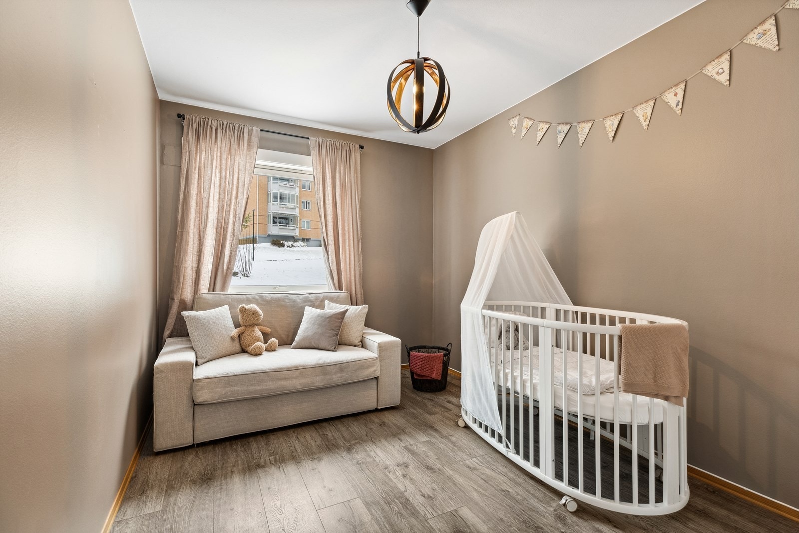 Det andre soverommet er velegnet som gjeste-/barnerom eller kontor Galleribilde