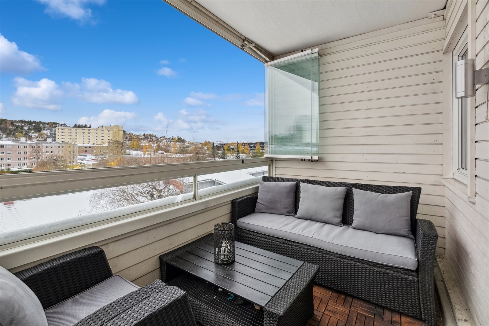 Balkongen er vendt mot sydvestlige solforhold Galleribilde