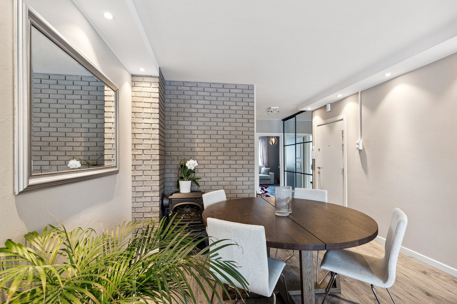 Den effektive vedovnen sørger for ekstra varme og kos de kjølige dagene Galleribilde