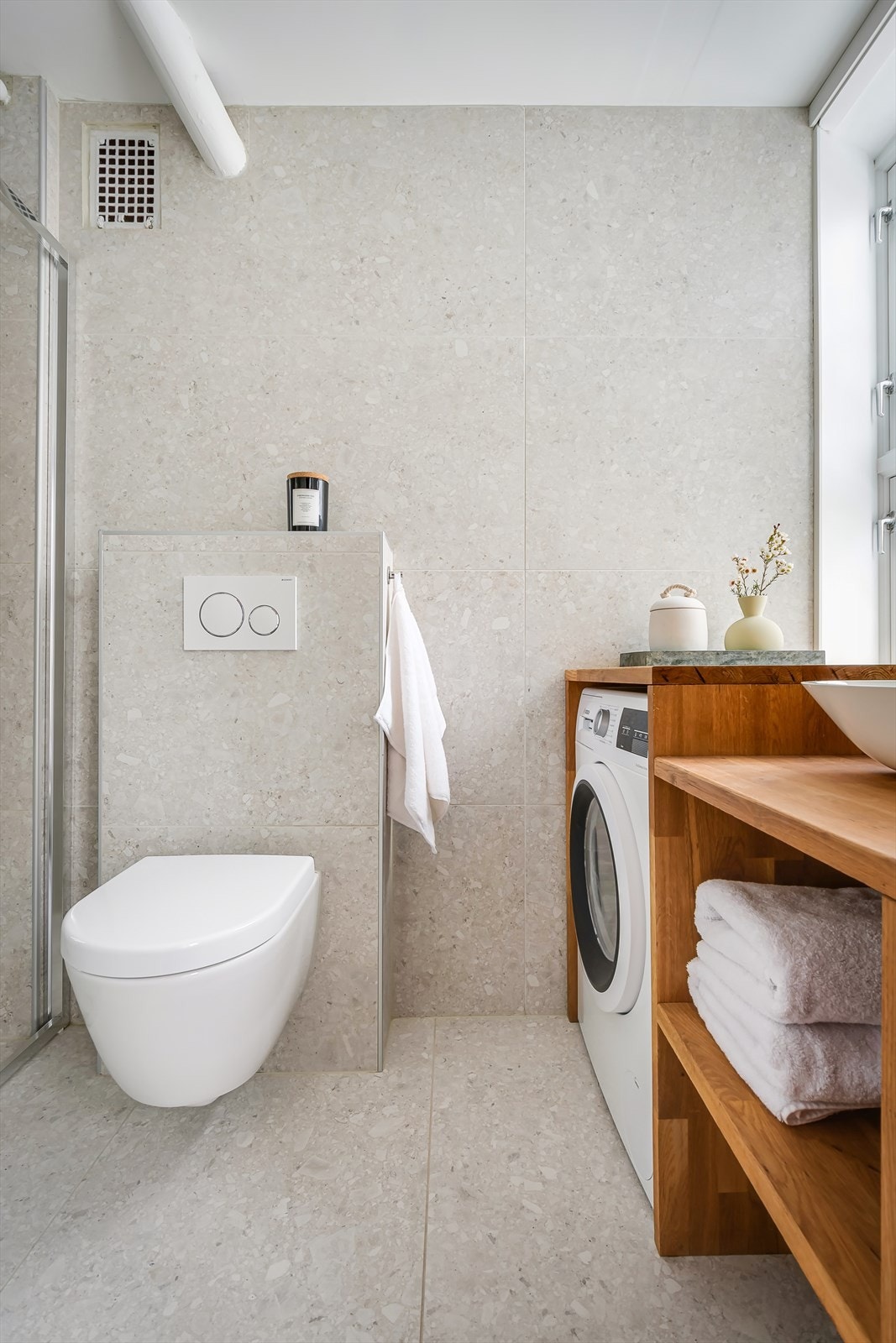 Lekkert og moderne bad fra 2018. Galleribilde