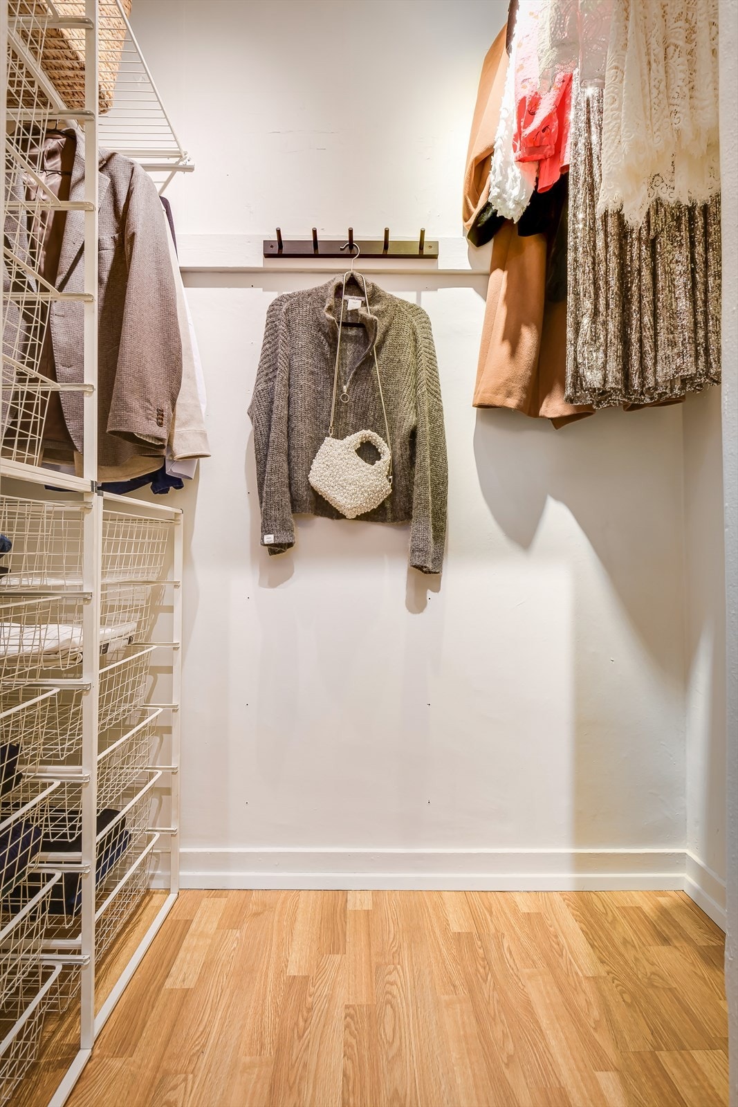 Superpraktisk innvendig bod for ekstra oppbevaring. Galleribilde