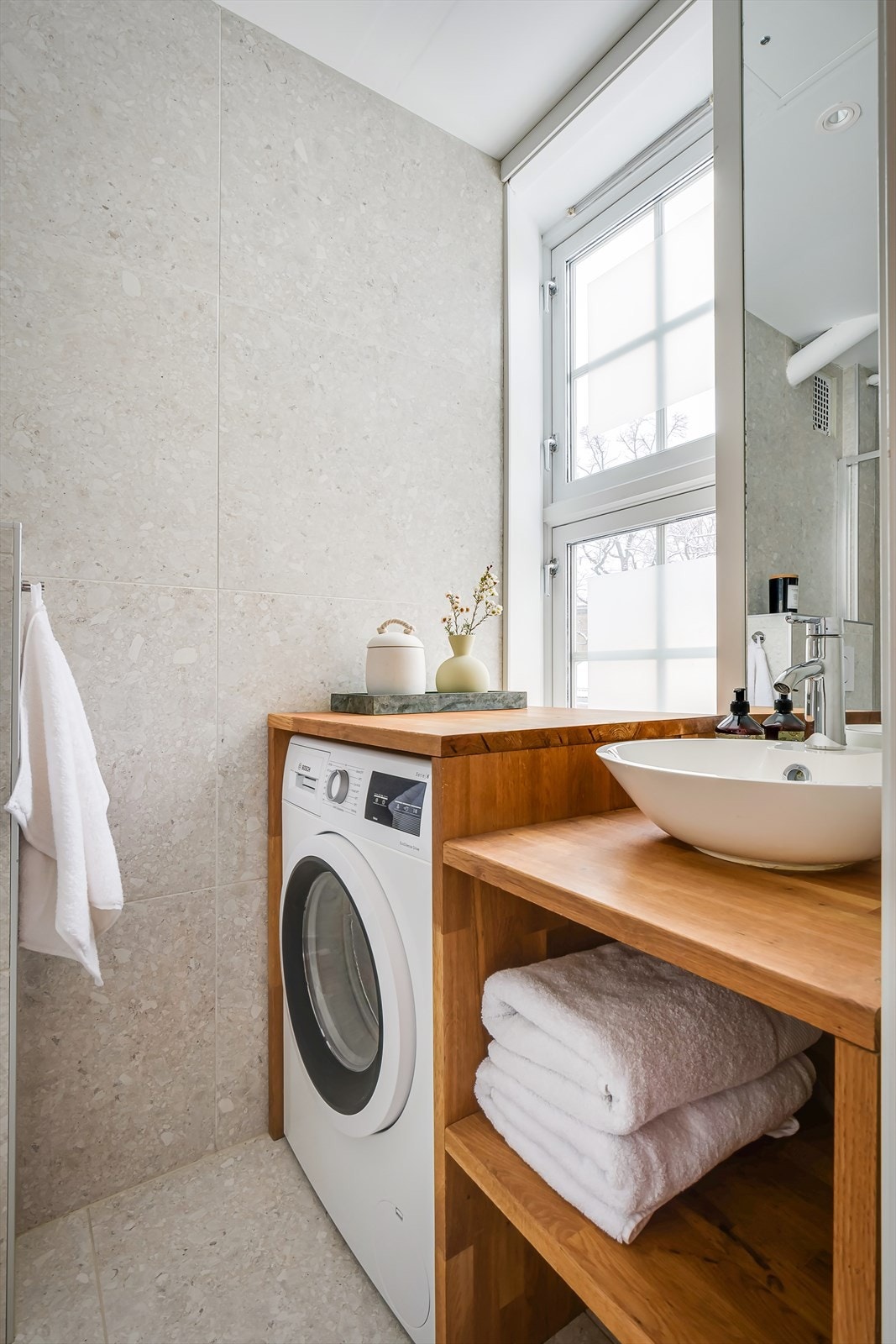 Svært delikate fliser og materialvalg. Galleribilde