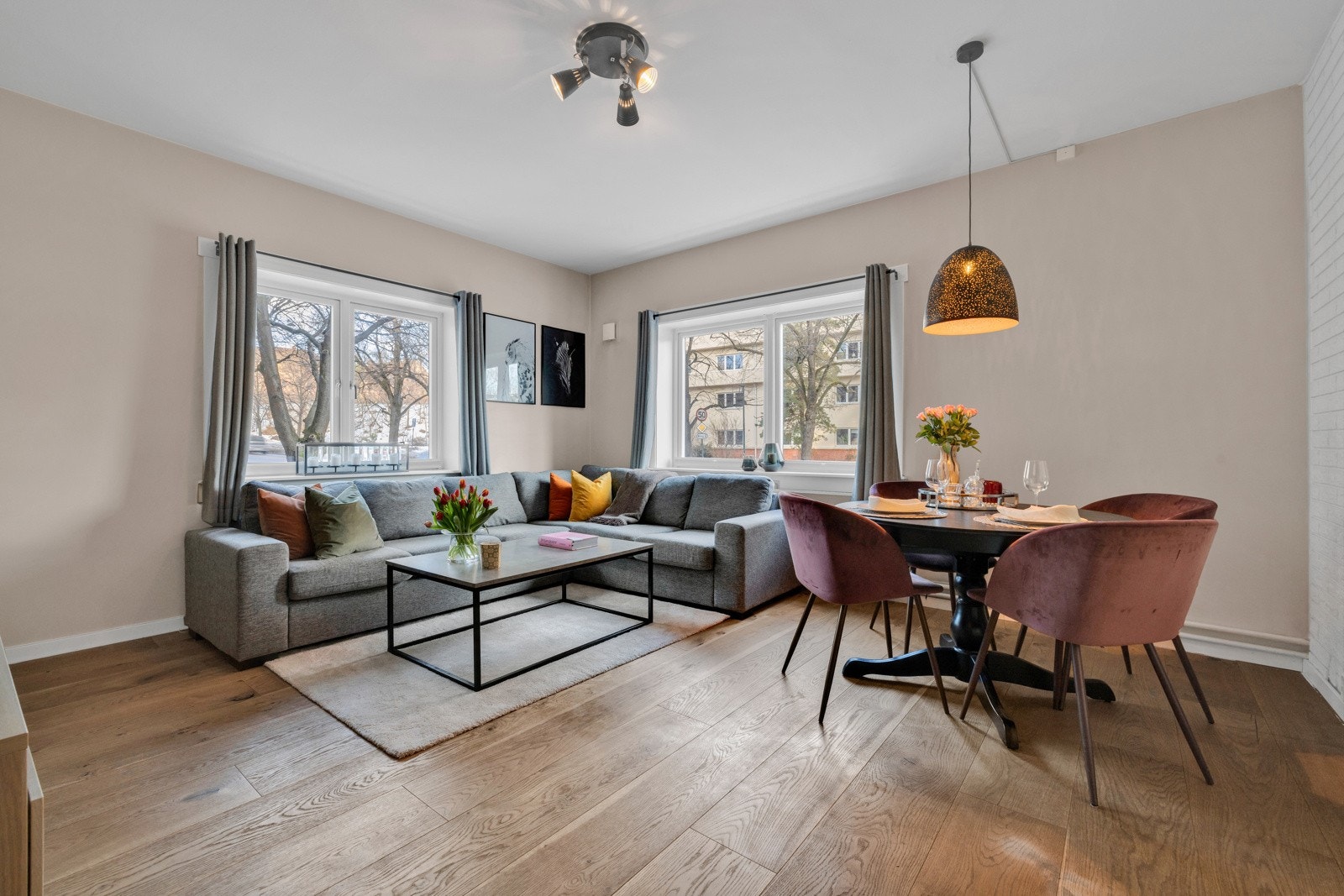 Velkommen til denne fine smarte 3 roms leiligheten. Galleribilde