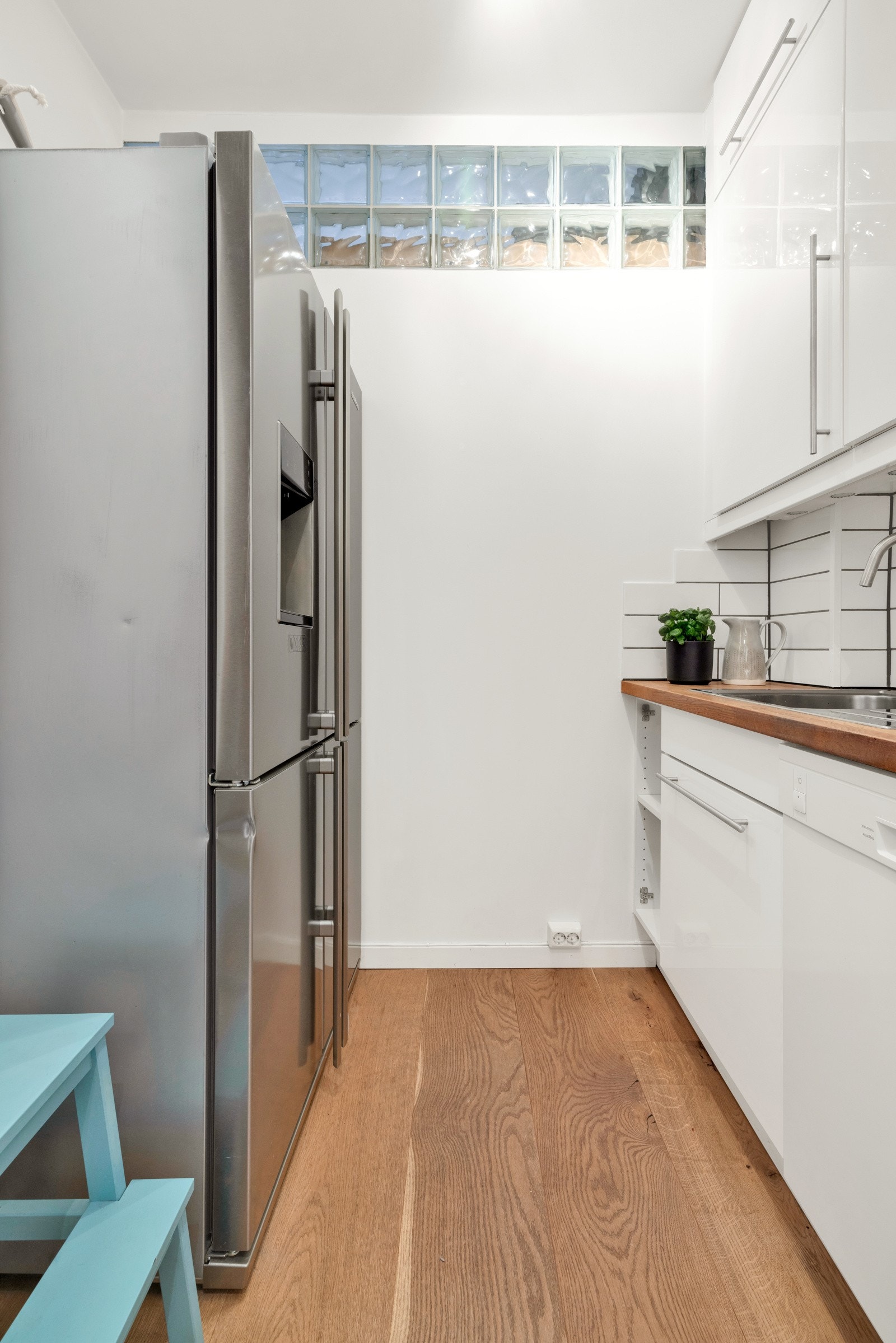 Her kan man se side by side kjøl/frys som kan medfølge mot kompensasjon. Galleribilde