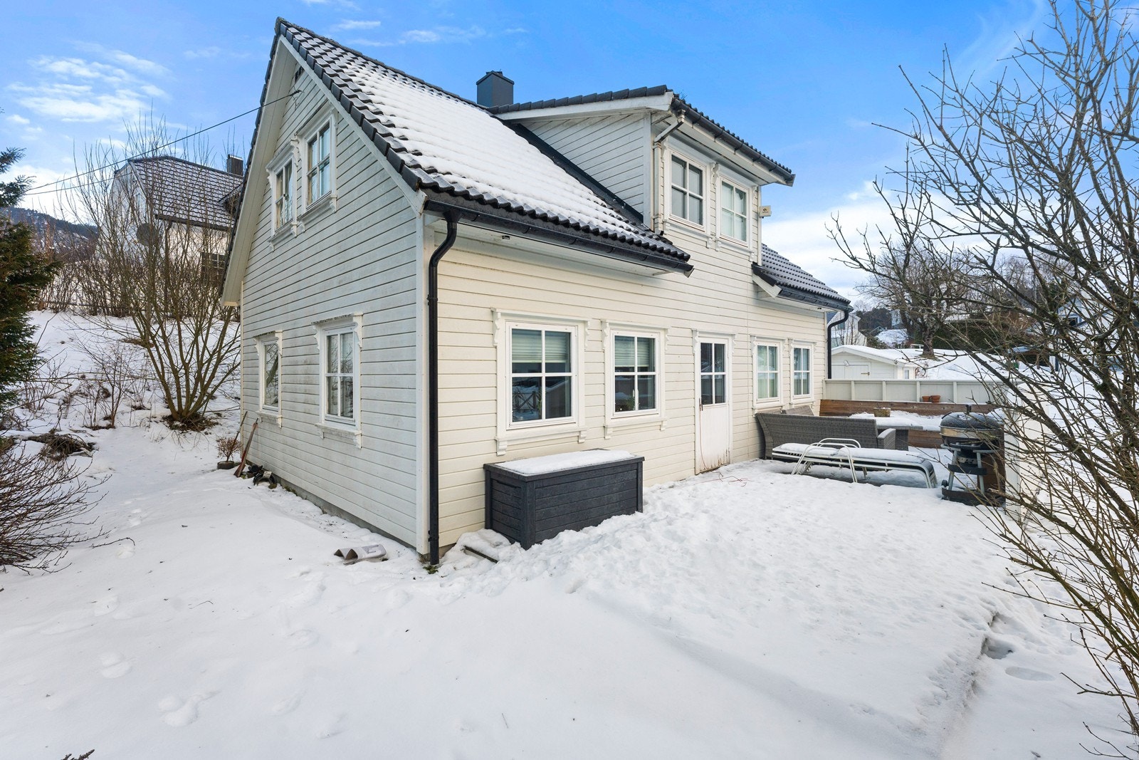 Boligen er fra 1997 og har en sentral beliggenhet. Galleribilde