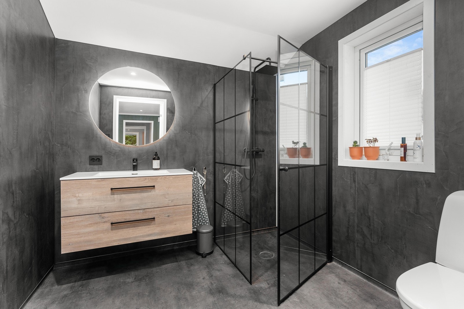 Bad/ wc ble renovert i 2018 Galleribilde