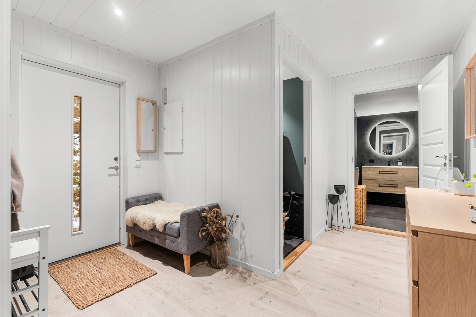 Fra inngangsparti mot bad/ wc og vaskerom. Galleribilde