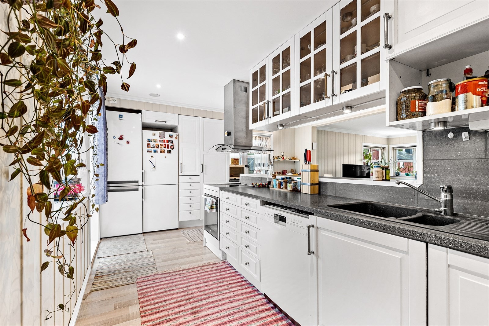 Leilighet 2: Fra gangen kommer man rett inn i kjøkkenet Galleribilde