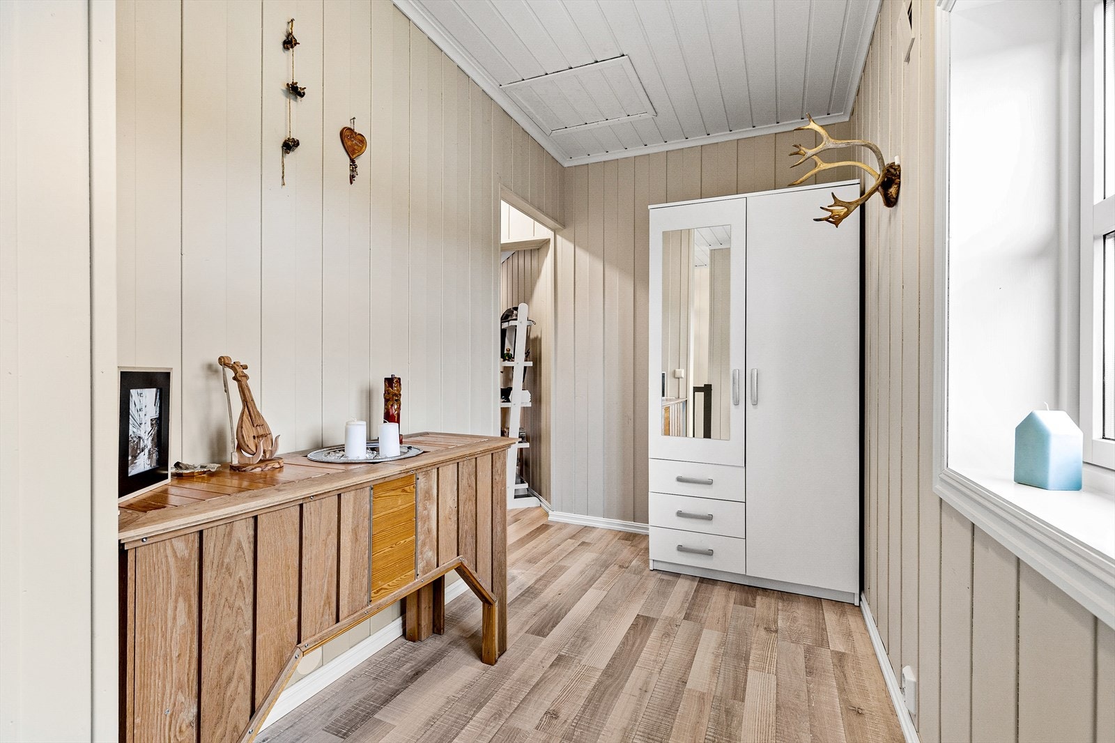 Leilighet 2: Gangen har tilliggende bod Galleribilde