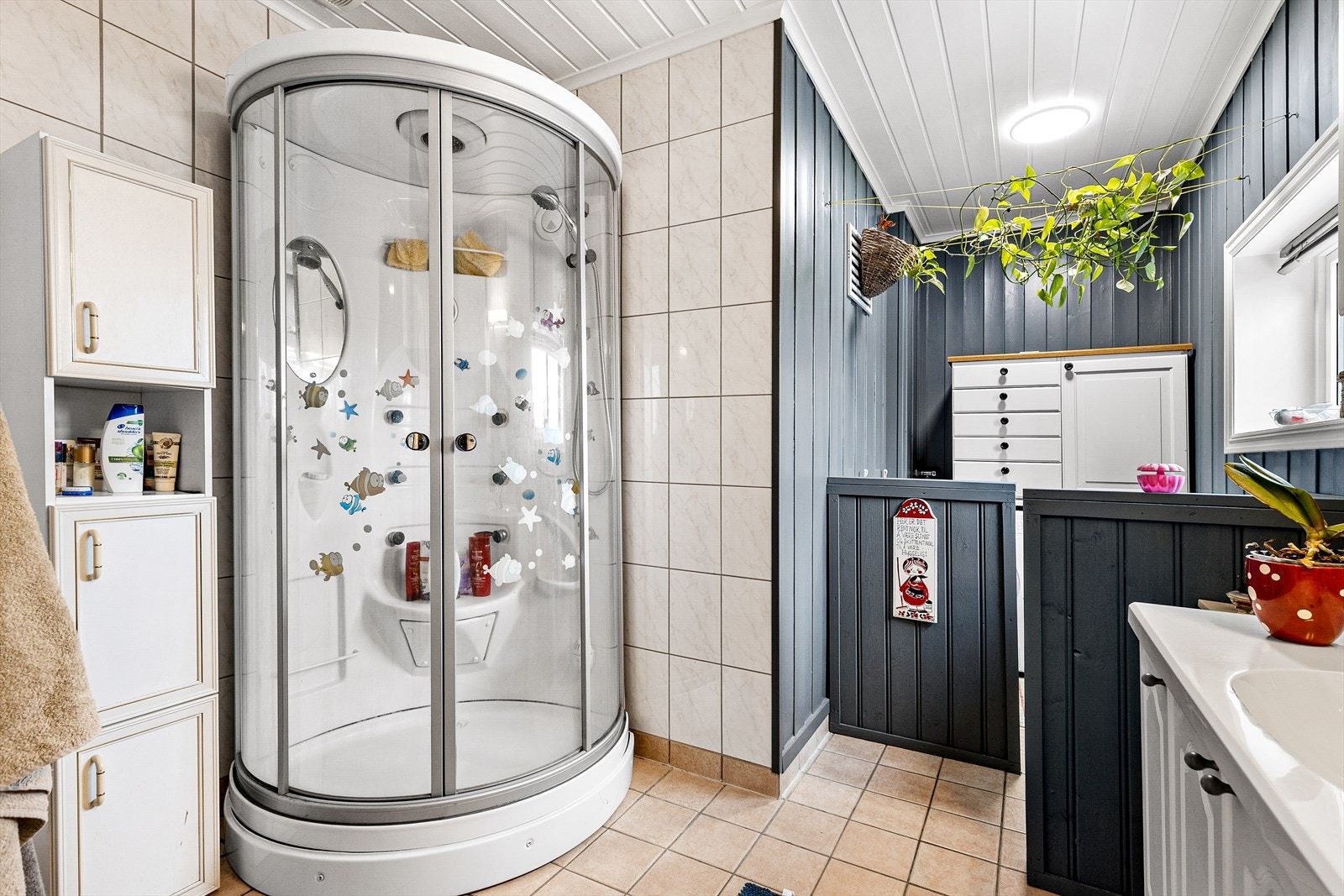 Leilighet 2: Plassen for vaskemaskin og tørketrommel er skult bak levegg Galleribilde