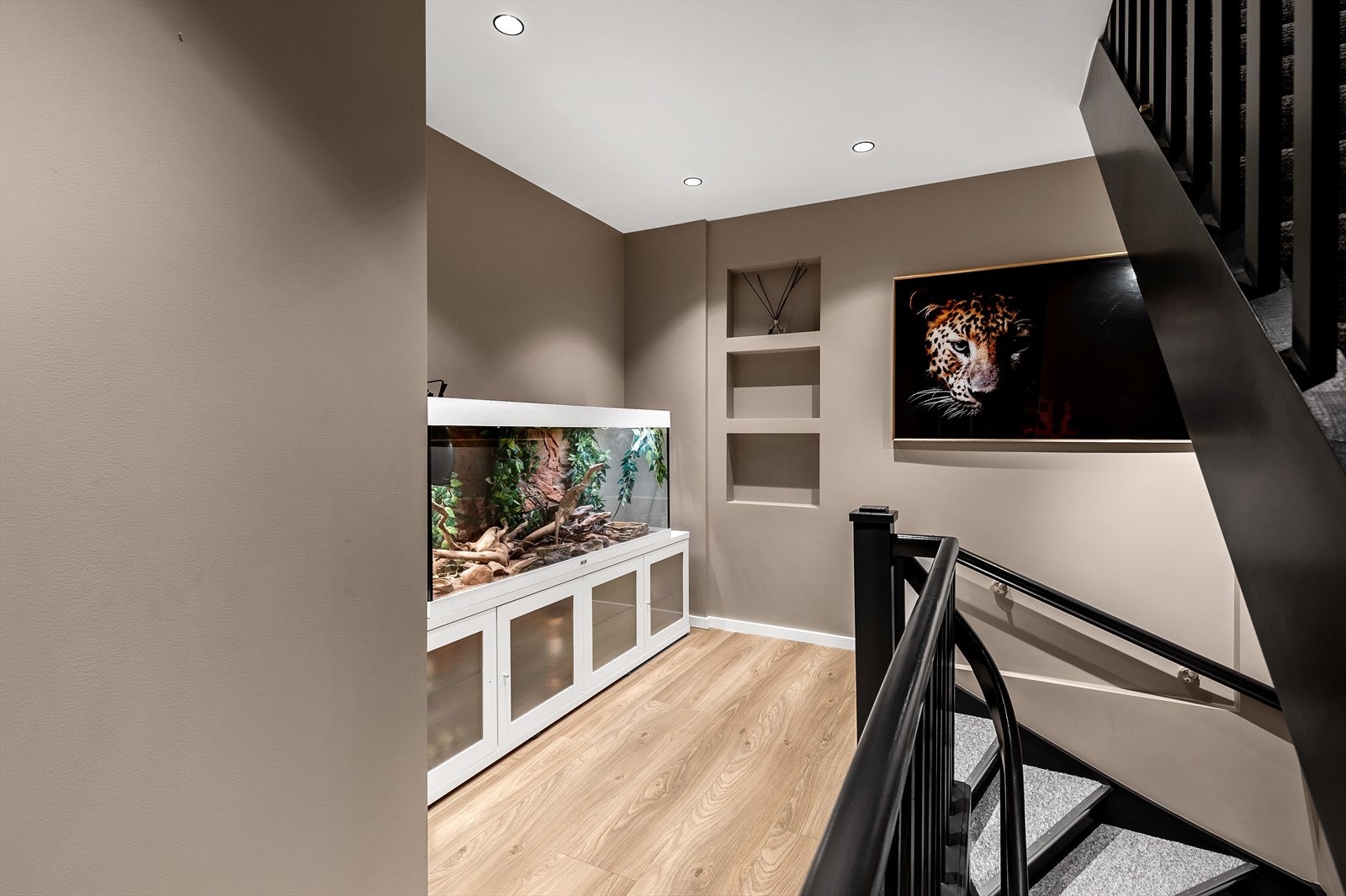 Hovedleiligheten/Leilighet 1: Trapperom i 2. etasje som bringer deg videre til loftsetasjen Galleribilde