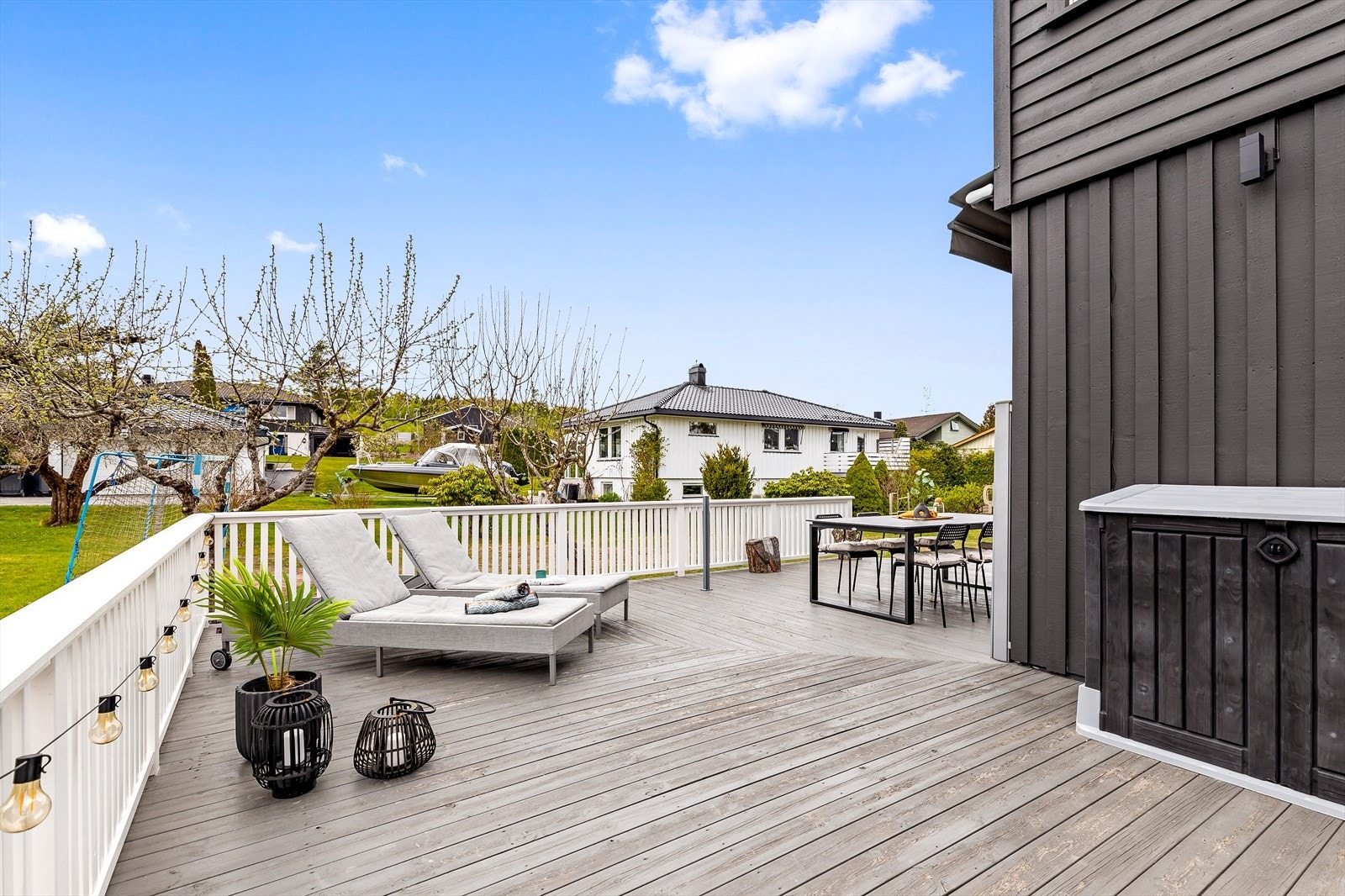 Hovedleilighet/Leilighet 1: Terrassen vil får sol fra både syd, øst og vest Galleribilde