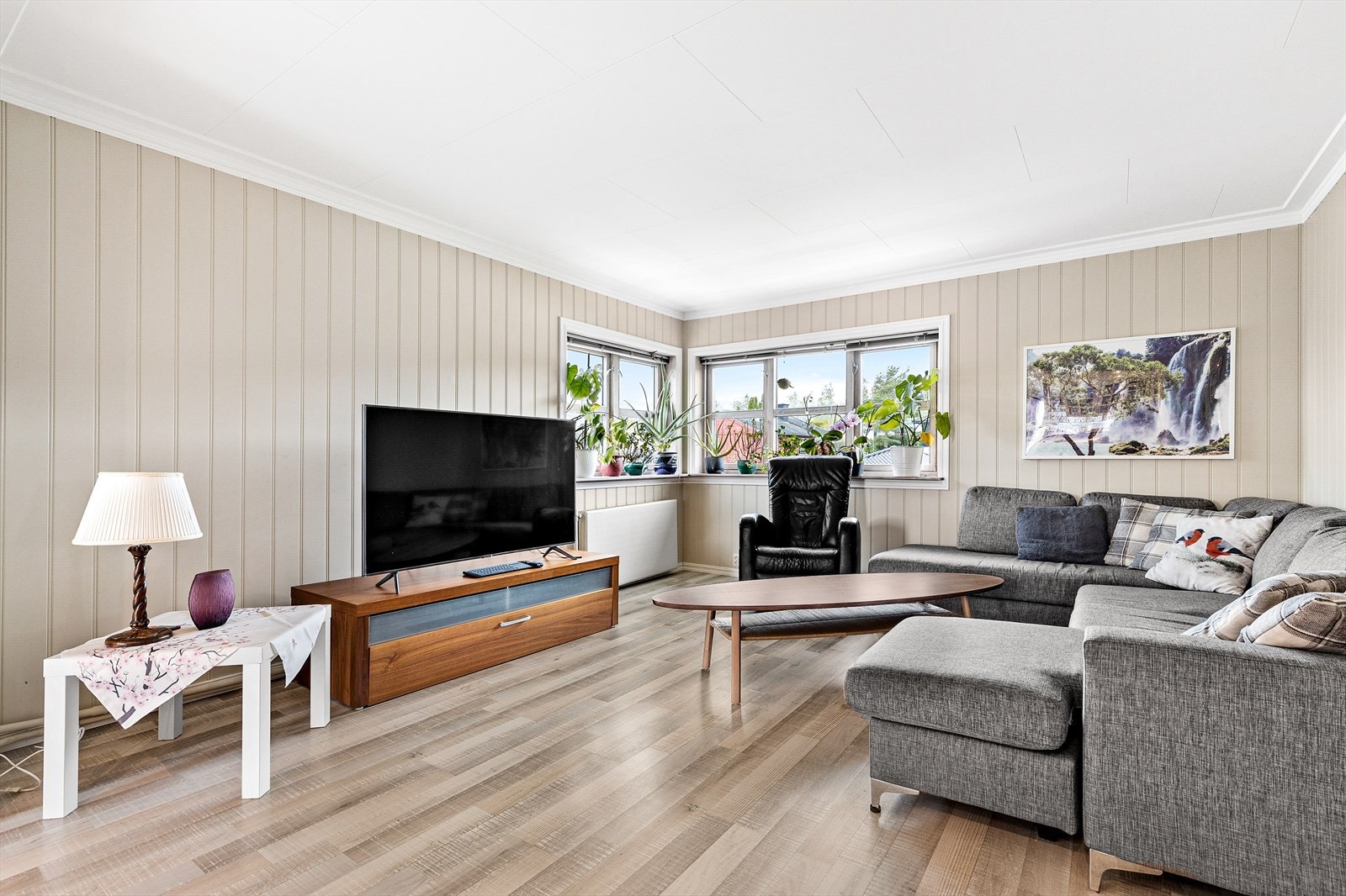 Leilighet 2: Stuen er lys og pen Galleribilde