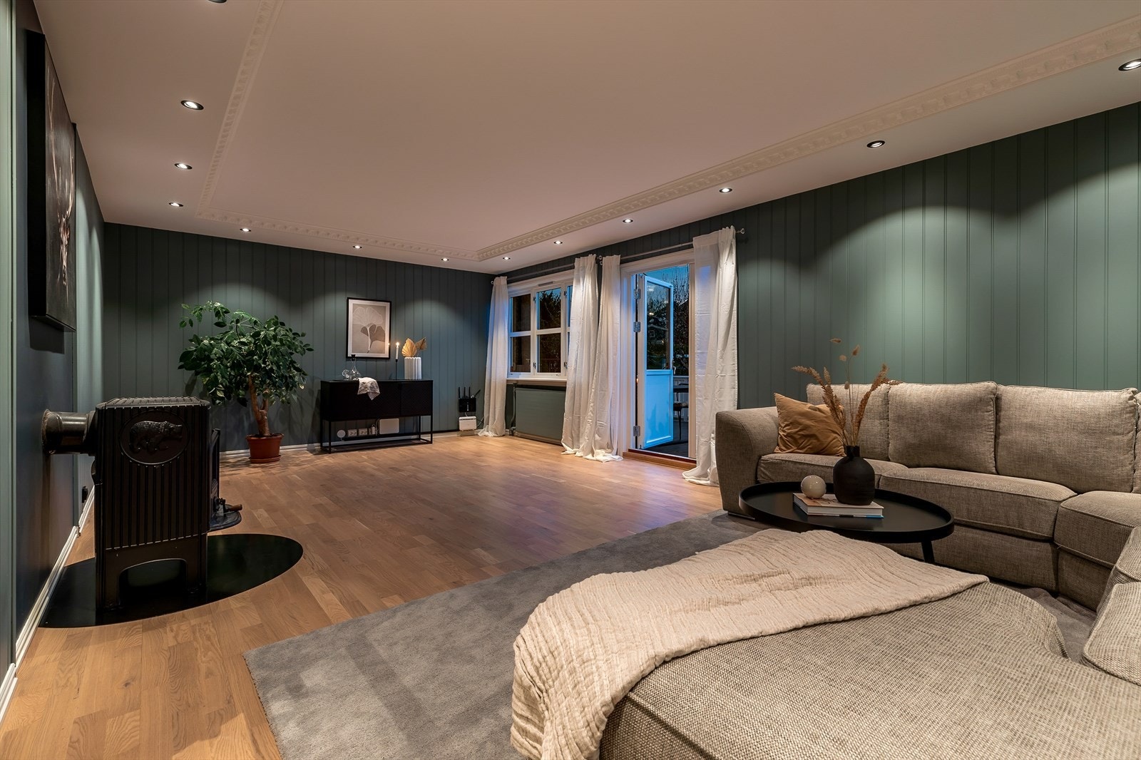 Hovedleilighet/Leilighet 1: Kveldsbilde av stuen Galleribilde