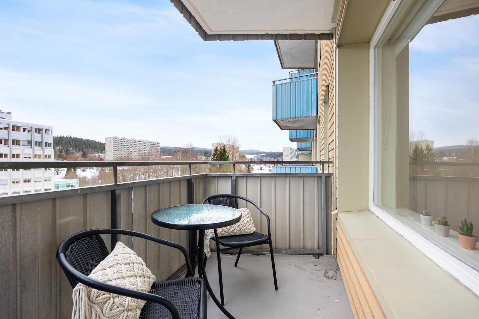 Balkongen vender rett vest og er ca. 4 kvm. Galleribilde
