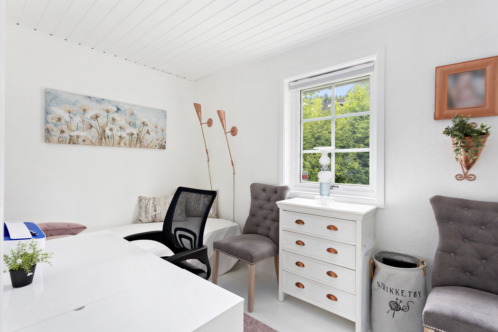 Soverom i første etasje, i dag brukt som kontor. Galleribilde