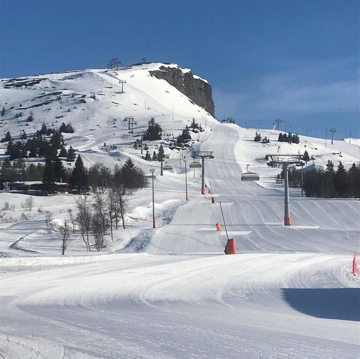 Kjoslia ligger i kort avstand fra alpinanlegget på Skei. Galleribilde