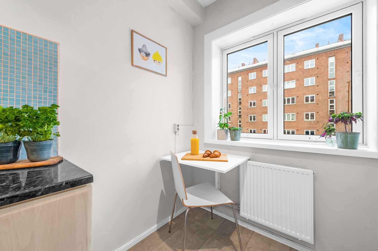 Innerst i rommet er det plass til en egen spisegruppe. Galleribilde