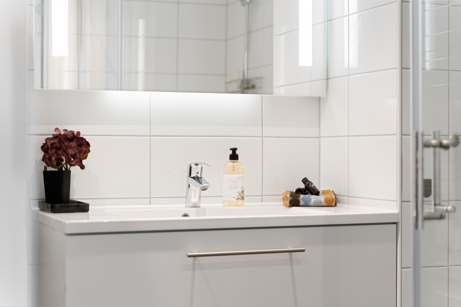 Lekker og tidsriktig baderomsinnredning. Galleribilde