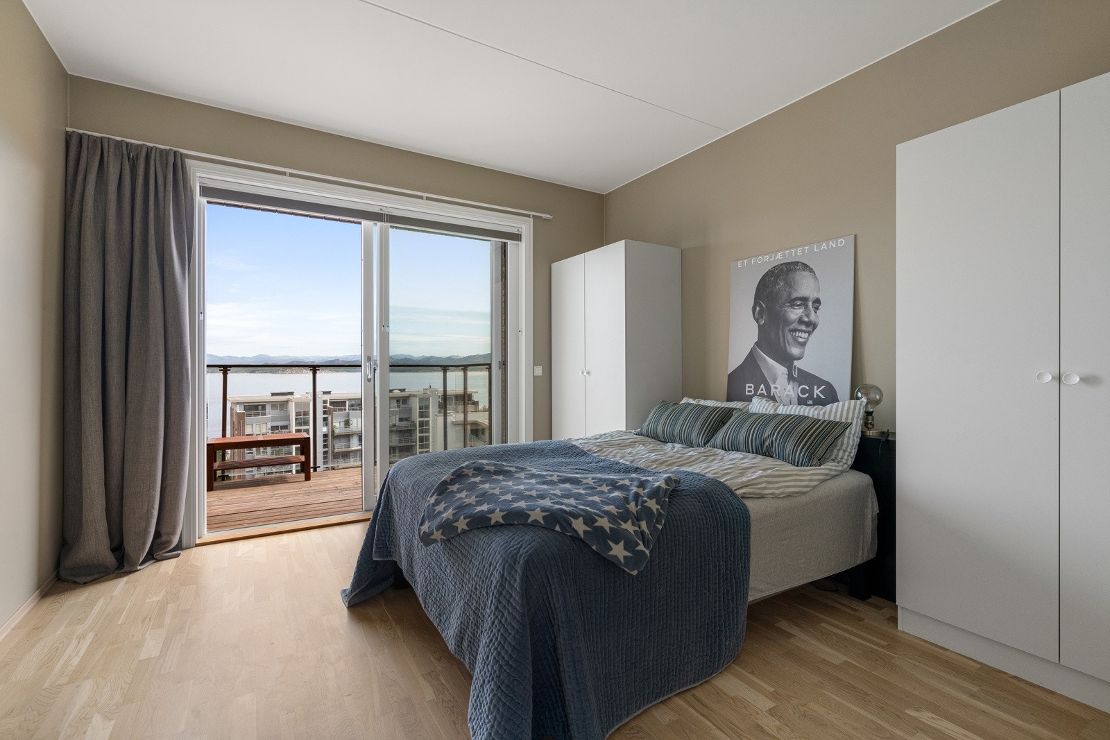 Hovedsoverom av god størrelse. God plass til garderobeskap. Galleribilde