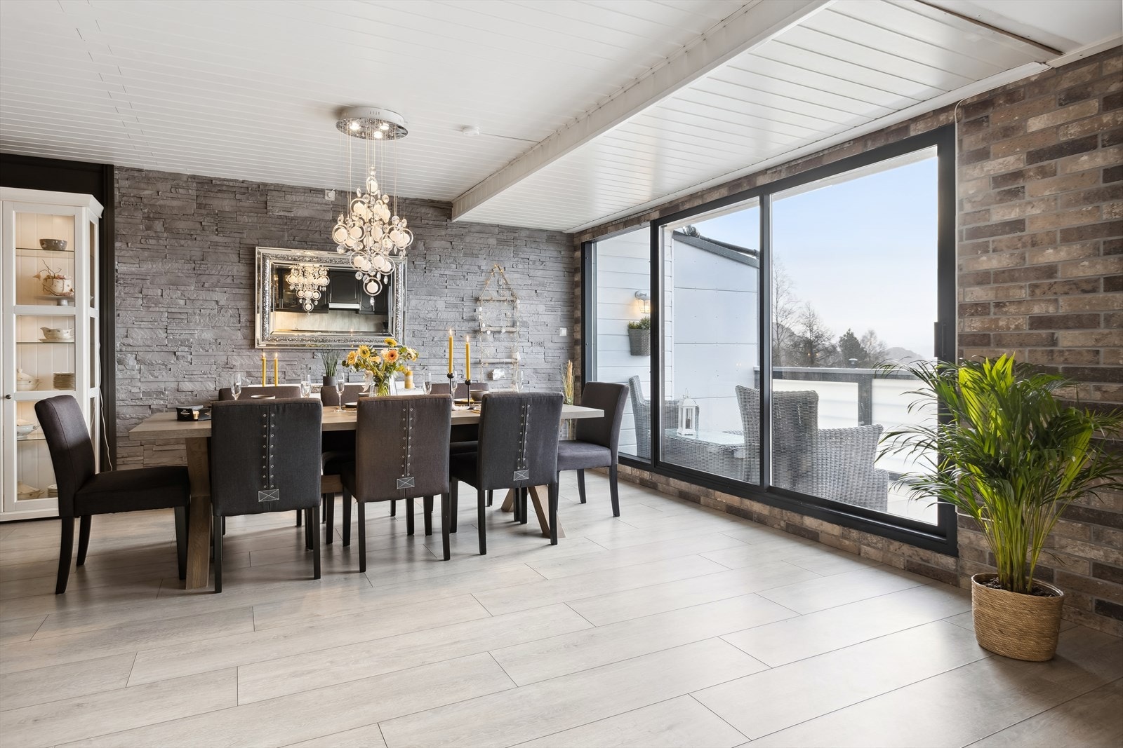 Her er plass til store middagsbesøk med familie og nære. Galleribilde