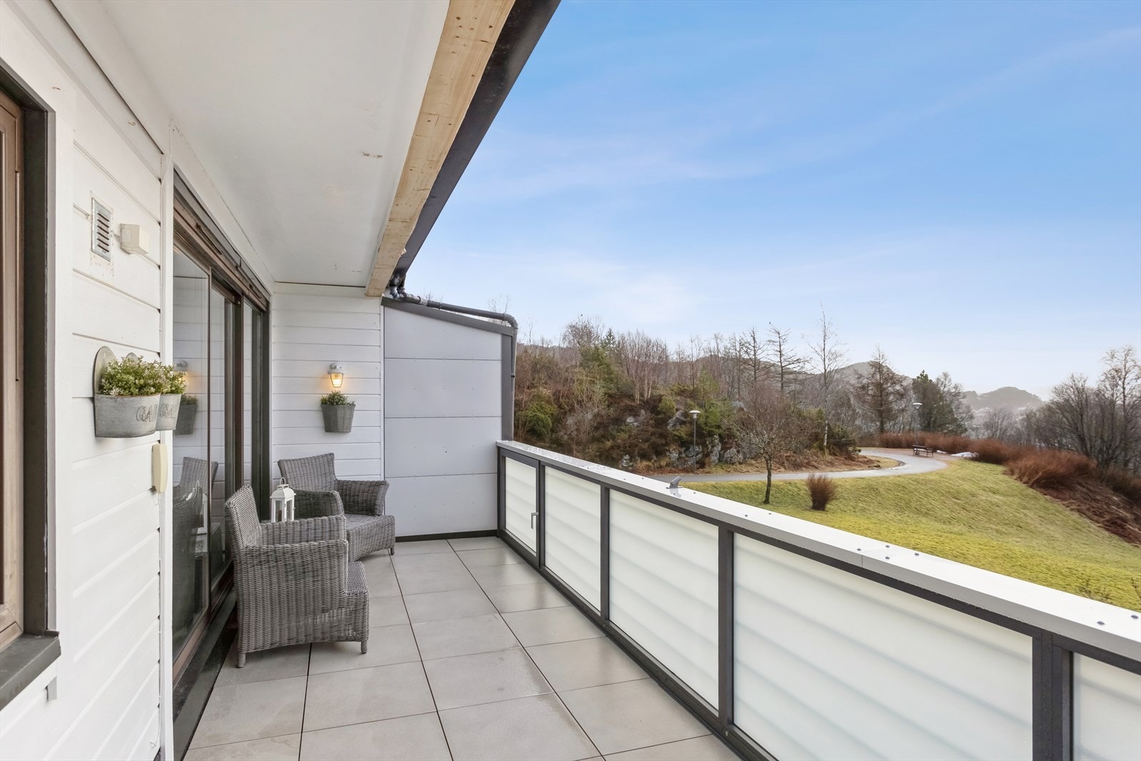 Altan med dagens løsning, arbeidet med innglassing er startet. Galleribilde