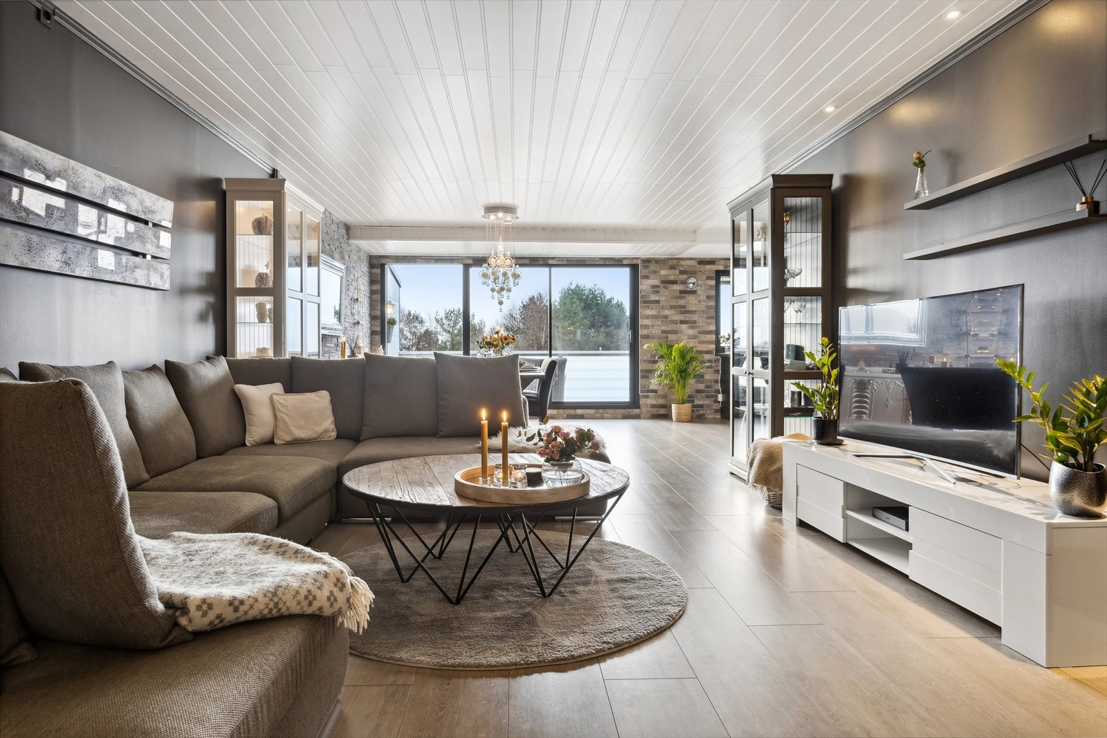 Eiendomsmegler Thomas T. Waardal presenterer Brønndalsåsen 35 - en pen 3(4)- roms leilighet. Galleribilde