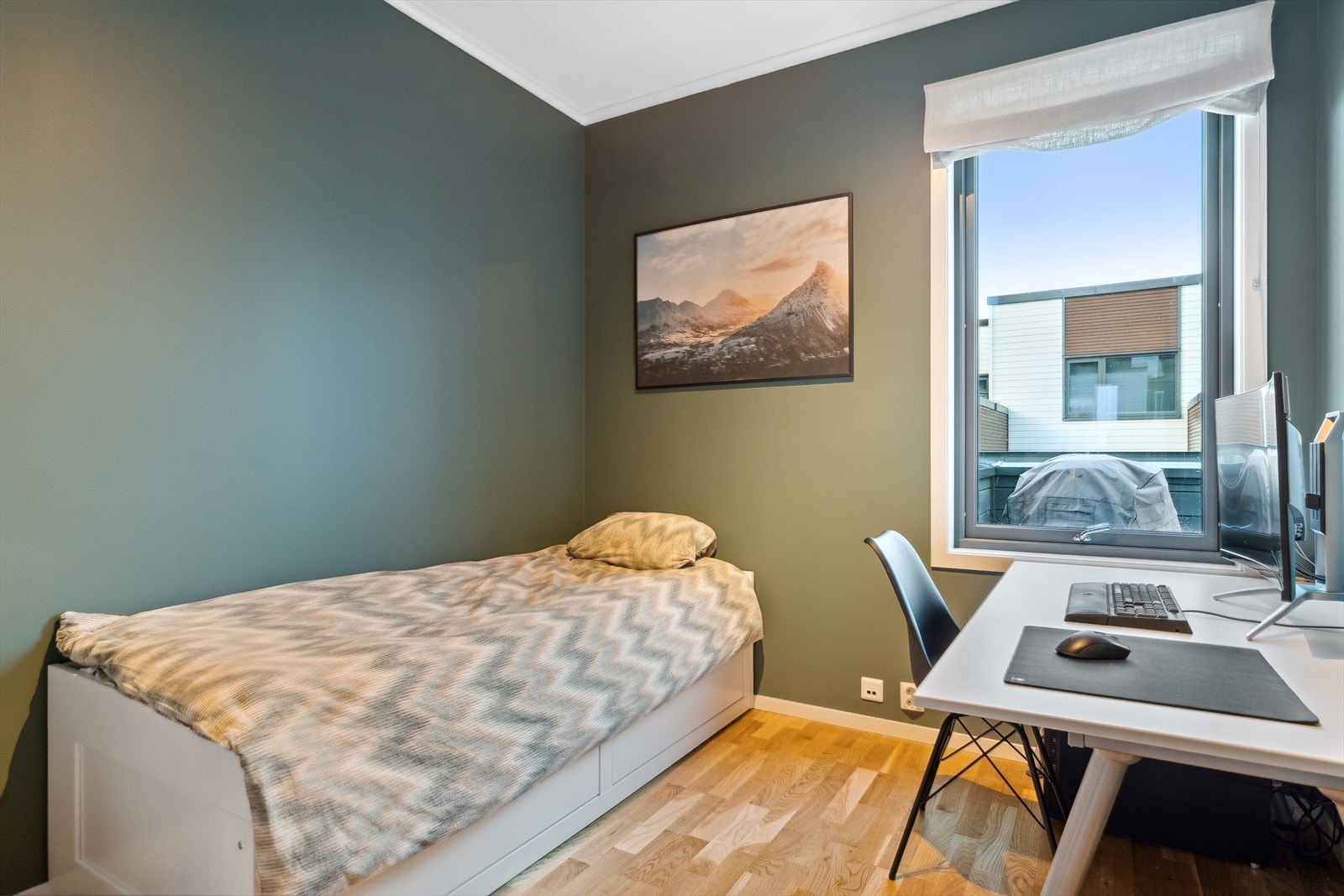 Dette soverommet ligger i andre etasje og vender ut mot balkongen. Galleribilde