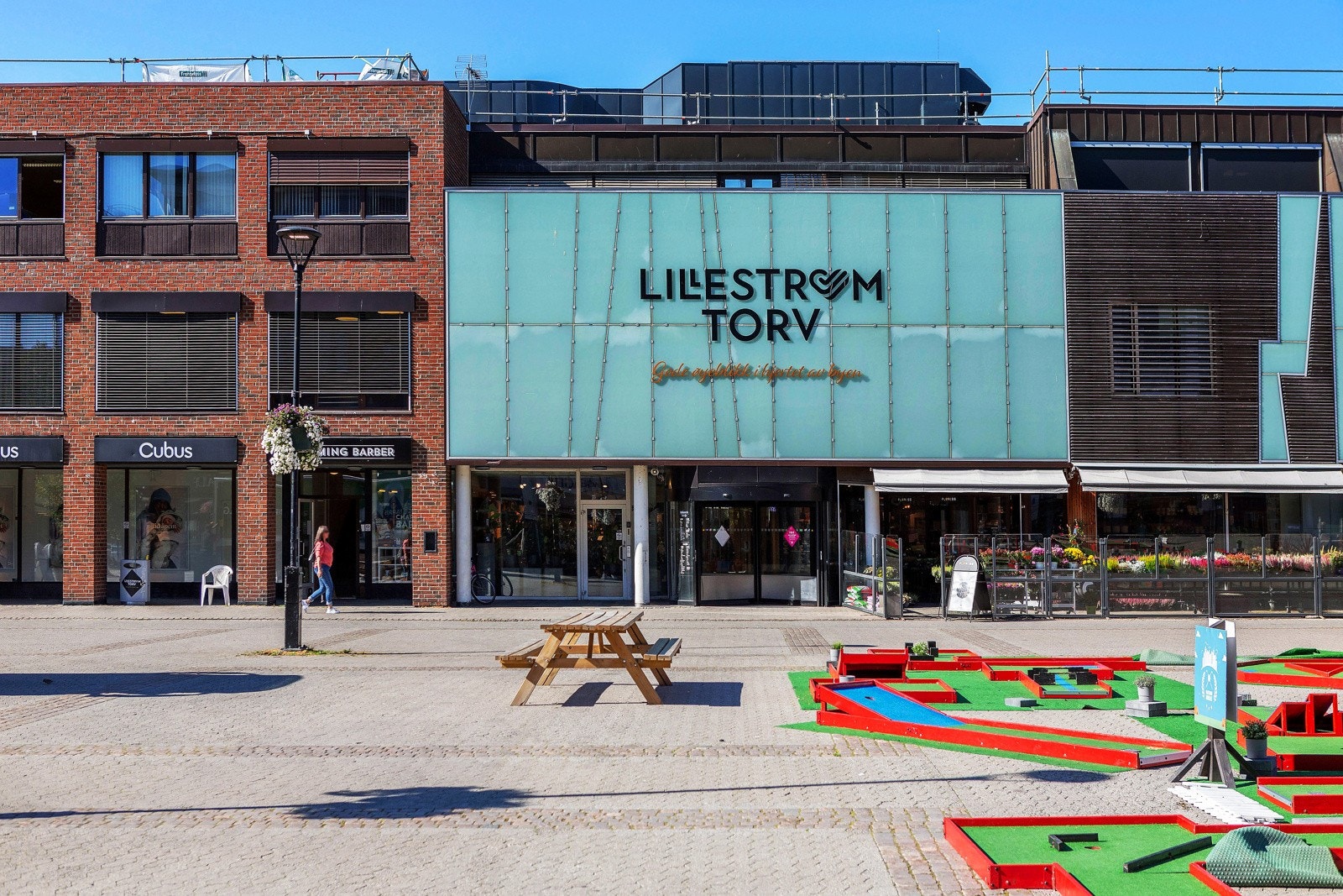 Lillestrøm Torv har over 60 butikker og spisesteder. Fra leiligheten er det en kort spasertur hit. Galleribilde