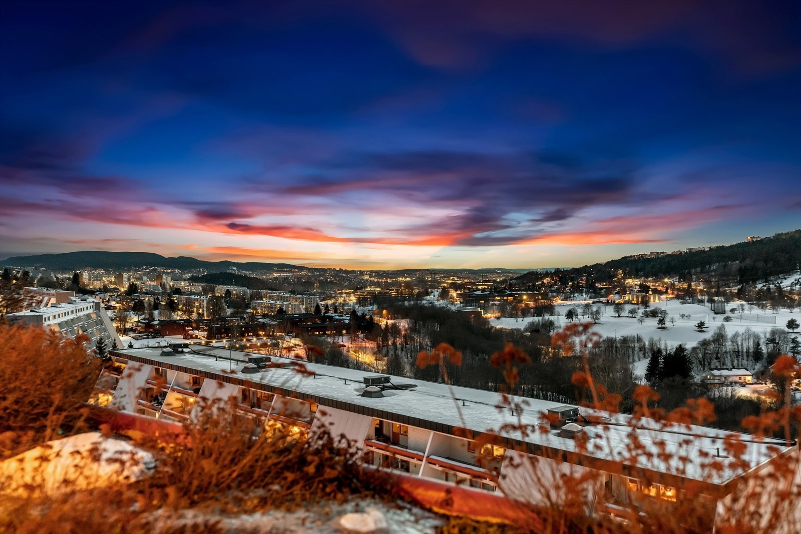 Leiligheten har to romslige balkonger med nydelig utsikt over Groruddalen. Galleribilde