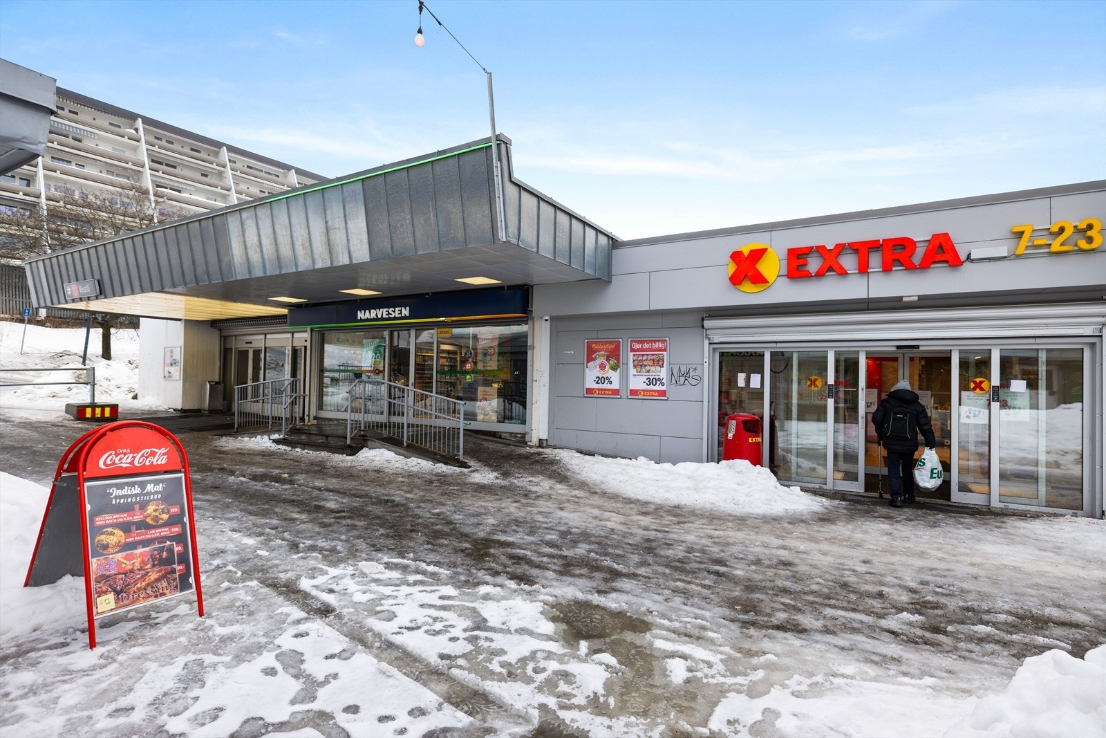 Leiligheten har en flott beliggenhet med nærhet til Stovner senter som byr på utallige butikker og spisesteder, i tillegg til gode kollektivløsninger med både buss og t-bane. Galleribilde