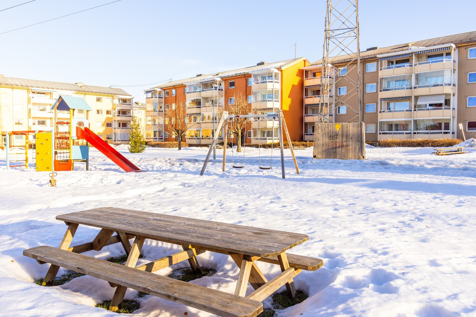 Borettslaget fremstår som et trygt borettslag som blant annet kan by på flotte fellesarealer med flere lekeplasser og sittegrupper. Galleribilde